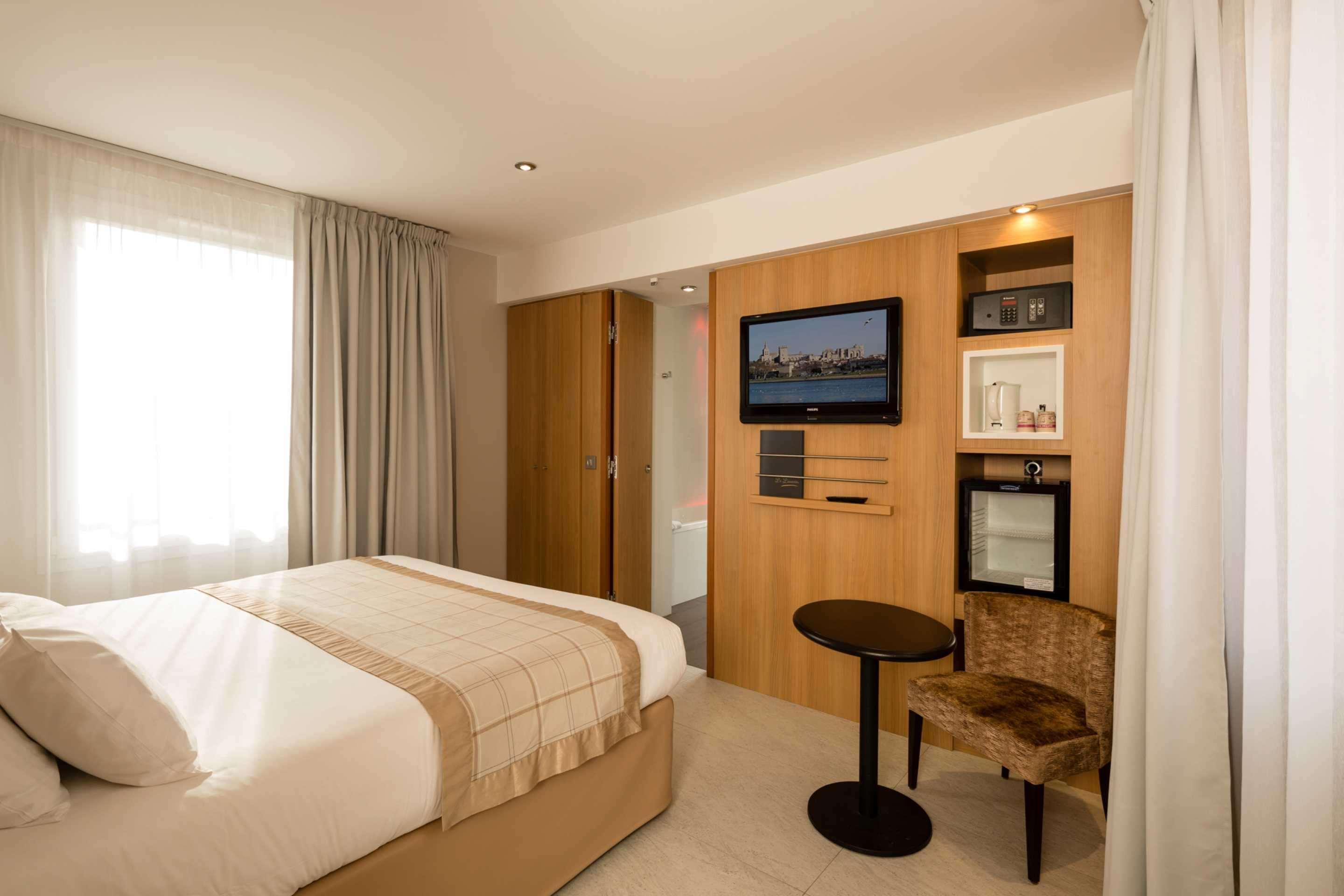 เบสต์ เวสเทิร์น พลัส เลอ ลาวาแร็ง Hotel อาวีญง ภายนอก รูปภาพ