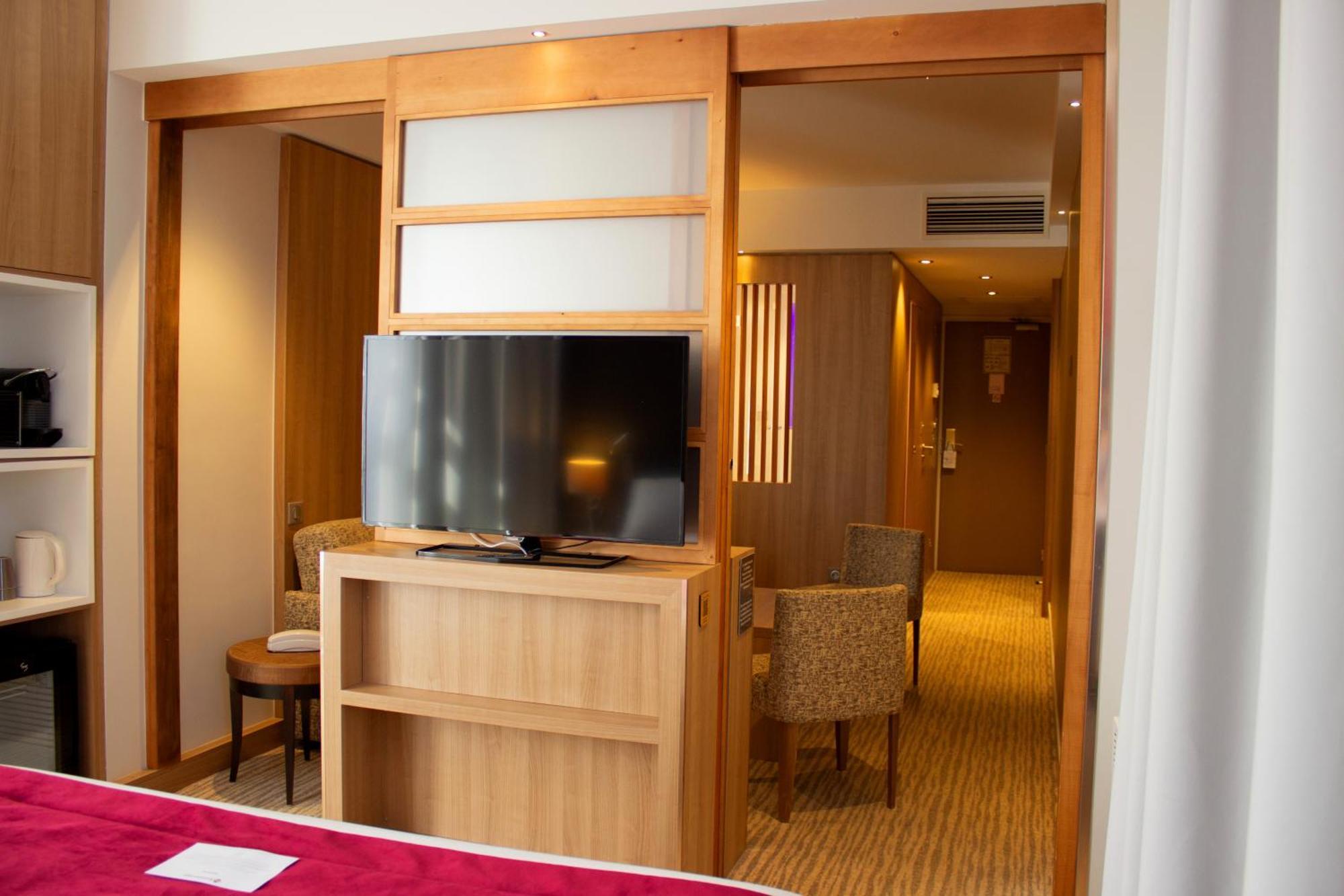 เบสต์ เวสเทิร์น พลัส เลอ ลาวาแร็ง Hotel อาวีญง ภายนอก รูปภาพ